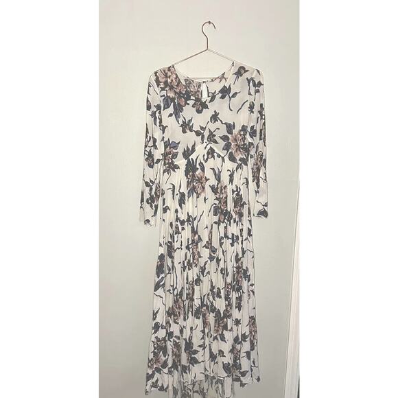 Free People First Kiss Maxi Dress Medium Sleeve Flowy Floral Scoop Neck White - Picture 3 of 16